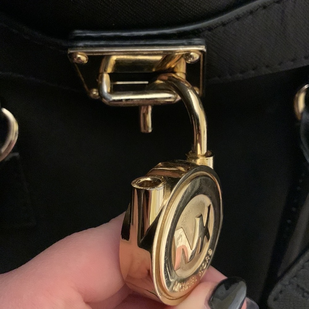 Michael kors purse - Picture 11 of 11